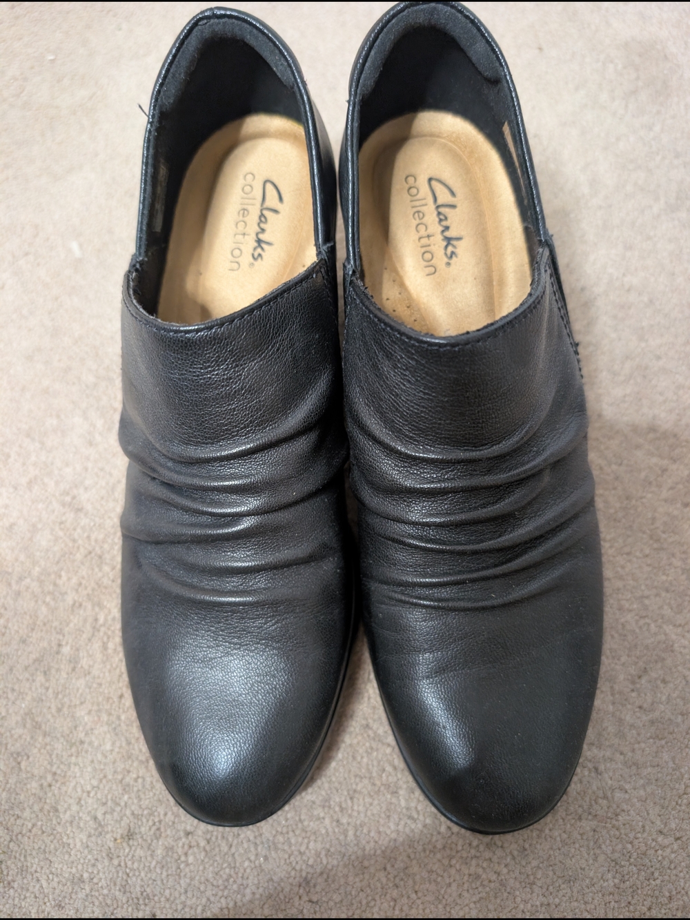 Like New! Clarks Black Leather Ruched Slip-On Mules